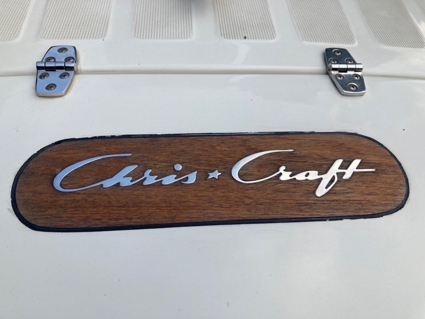 Chris craft Lancer 20 FT.  Volvo penta 5 L