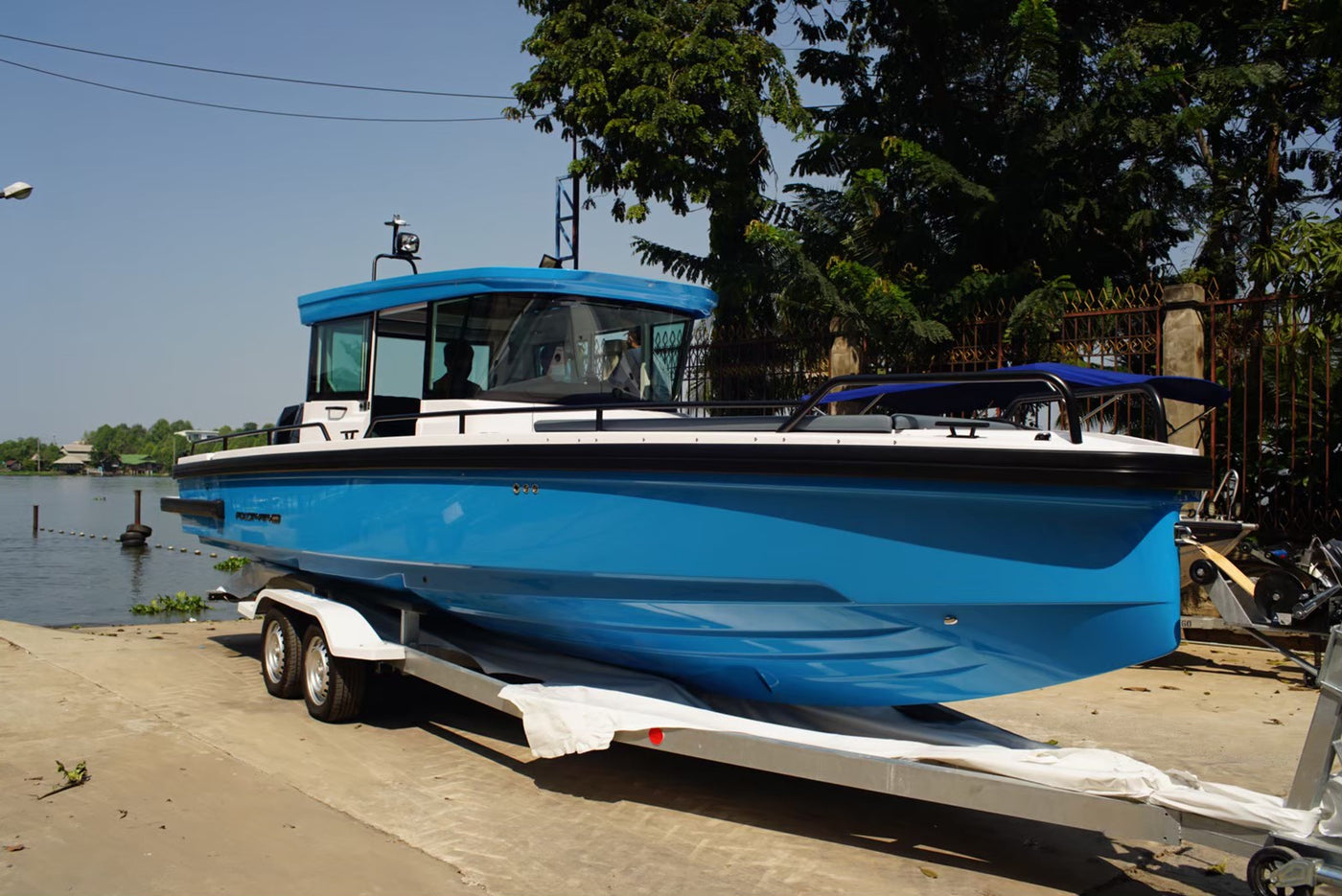 New Axopar 28 FT. Cabin Brabus blue